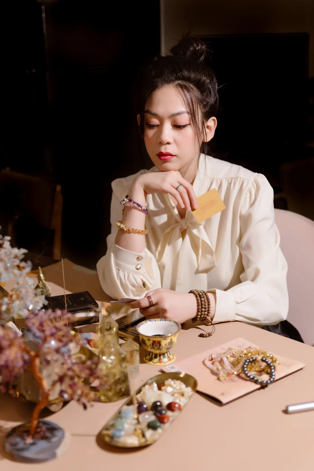 Jennie uyen chu yinyang masters đá thạch anh năng lượng luật hấp dẫnJennie uyen chu yinyang masters đá thạch anh năng lượng luật hấp dẫn